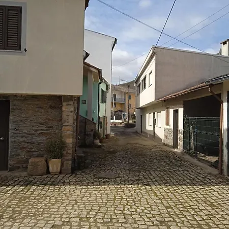 Villa Casa Da Ribeira Em Rabal Exterior foto