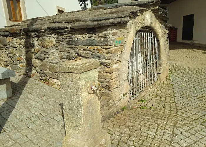 Casa Da Ribeira Em Rabal